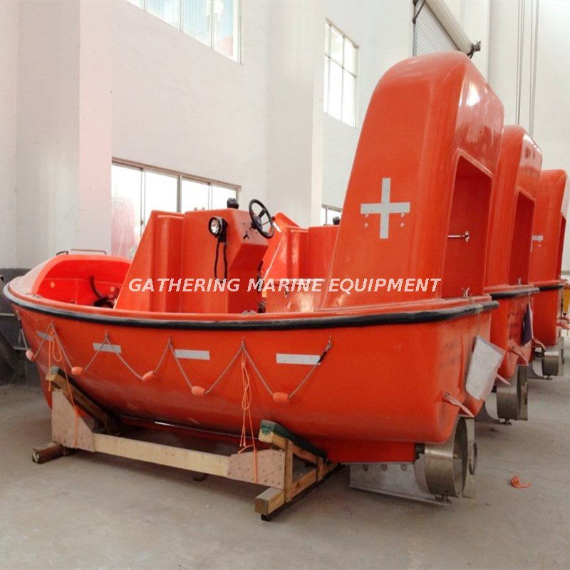 Rettungsboot mit eingebautem Motor, 