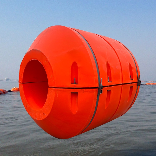 Orangefarbene schwimmende Objekte in Baggerprojekten – Rohrschwimmer